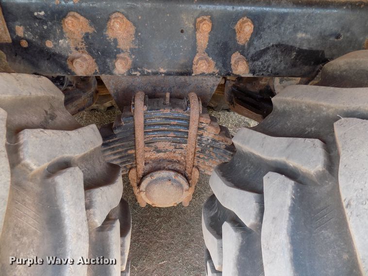 image for item DG4101 2002 Mack CL713 spreader truck