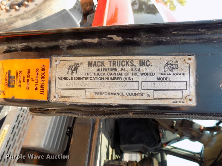 image for item DG4101 2002 Mack CL713 spreader truck