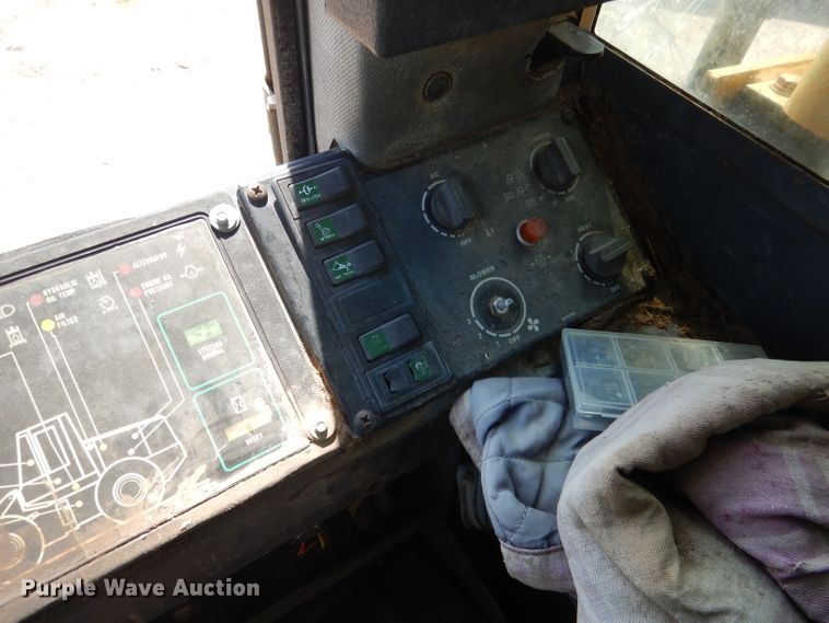 image for item DG5821 1997 Case 721B wheel loader