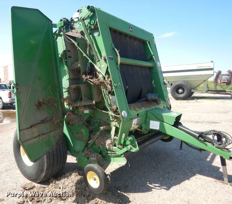 image for item DG5822 2009 John Deere 568 Mega Wide Plus round baler