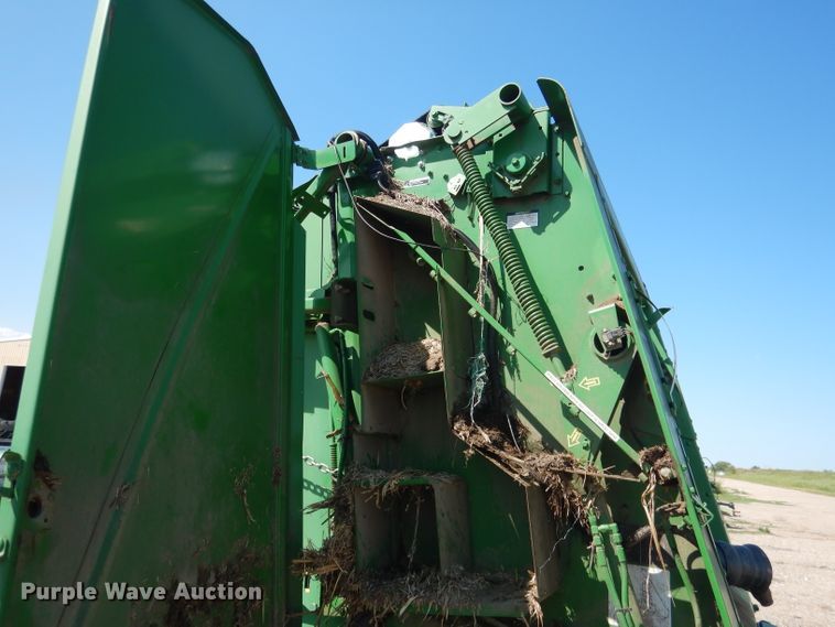 image for item DG5822 2009 John Deere 568 Mega Wide Plus round baler