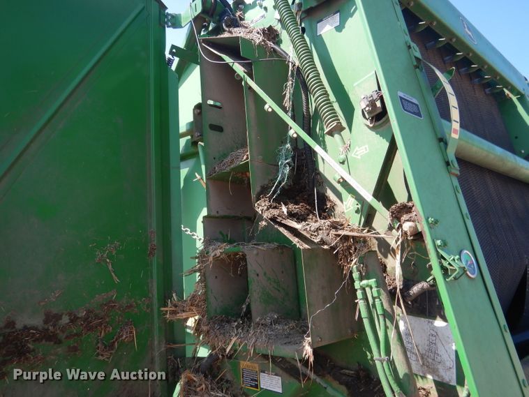 image for item DG5822 2009 John Deere 568 Mega Wide Plus round baler