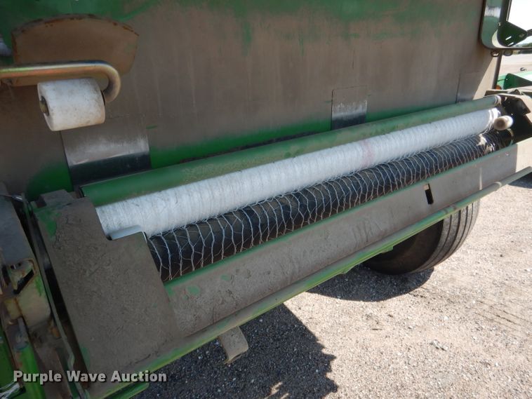 image for item DG5822 2009 John Deere 568 Mega Wide Plus round baler