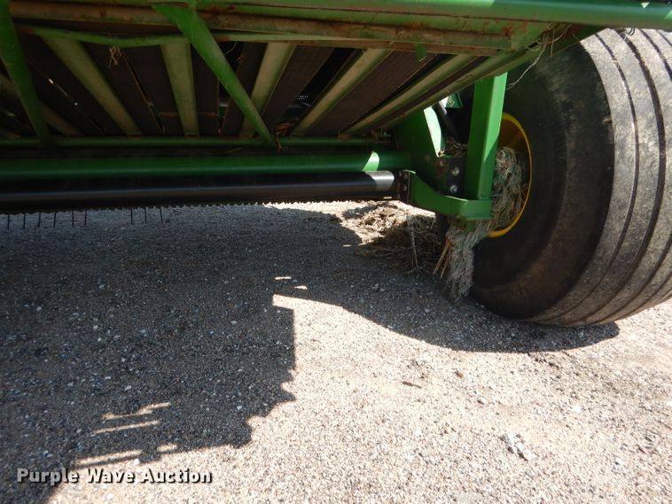 image for item DG5822 2009 John Deere 568 Mega Wide Plus round baler
