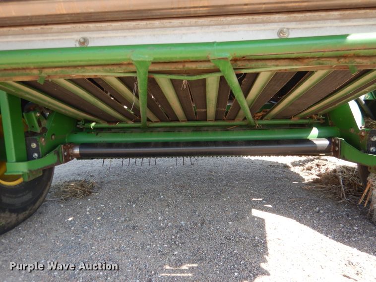 image for item DG5822 2009 John Deere 568 Mega Wide Plus round baler