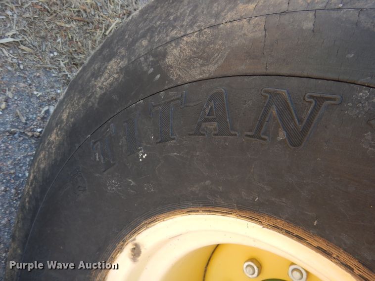 image for item DG5822 2009 John Deere 568 Mega Wide Plus round baler