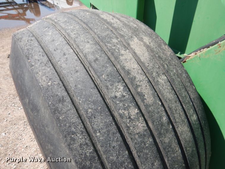 image for item DG5822 2009 John Deere 568 Mega Wide Plus round baler