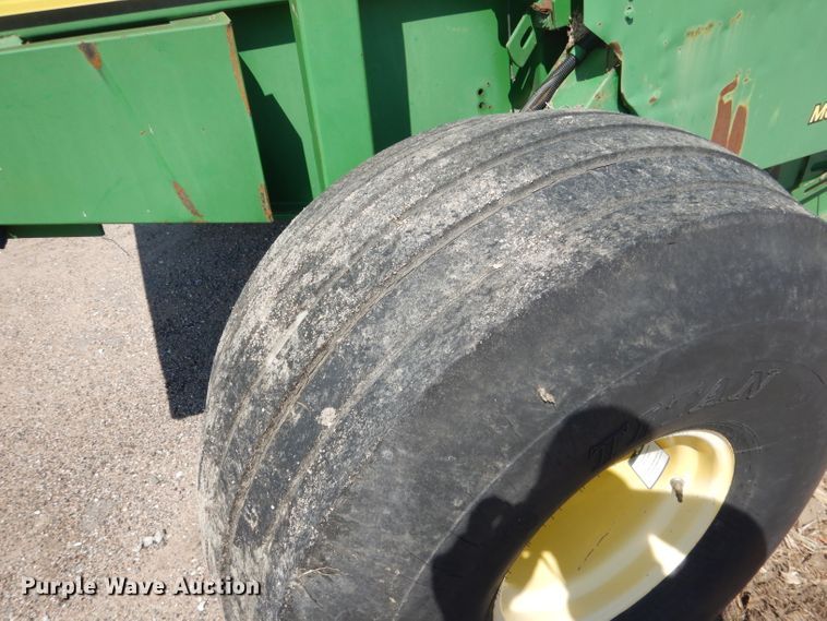 image for item DG5822 2009 John Deere 568 Mega Wide Plus round baler