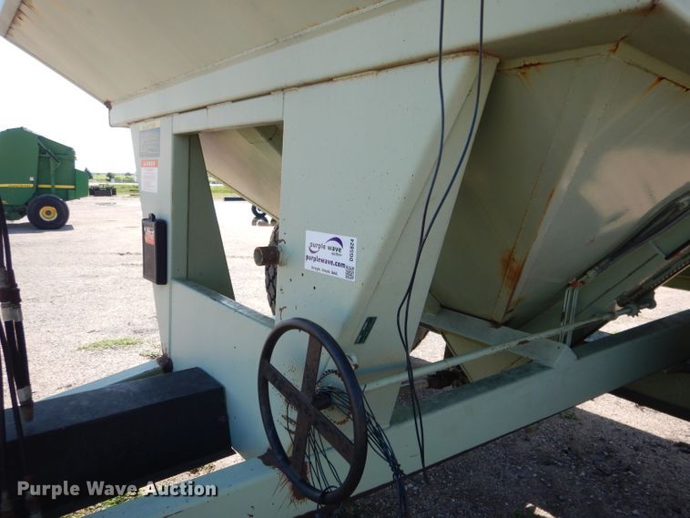 image for item DG5824 Orthman 608-020 grain cart