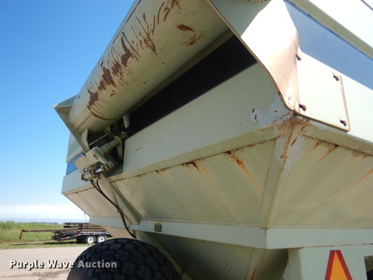 image for item DG5824 Orthman 608-020 grain cart