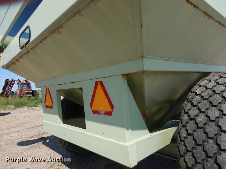 image for item DG5824 Orthman 608-020 grain cart