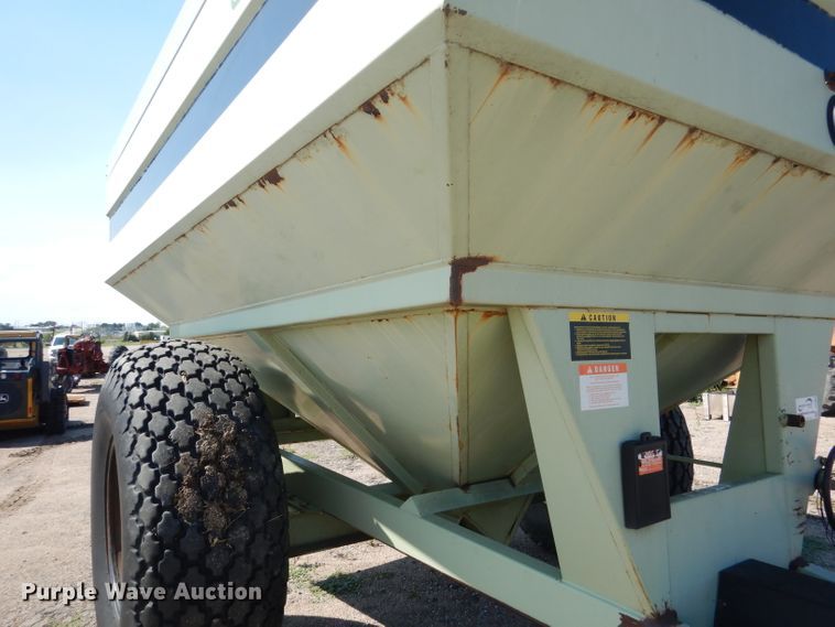image for item DG5824 Orthman 608-020 grain cart