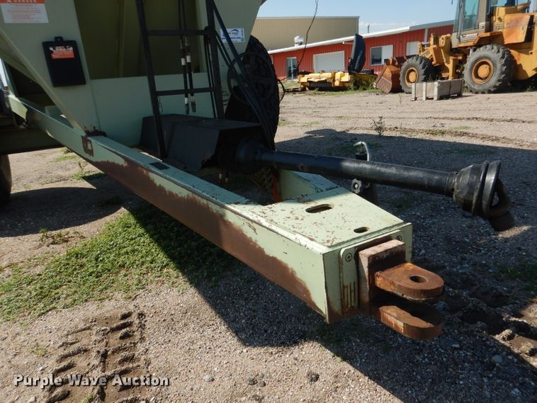 image for item DG5824 Orthman 608-020 grain cart