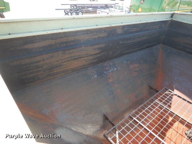 image for item DG5824 Orthman 608-020 grain cart