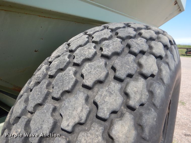 image for item DG5824 Orthman 608-020 grain cart