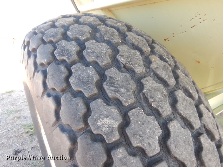 image for item DG5824 Orthman 608-020 grain cart