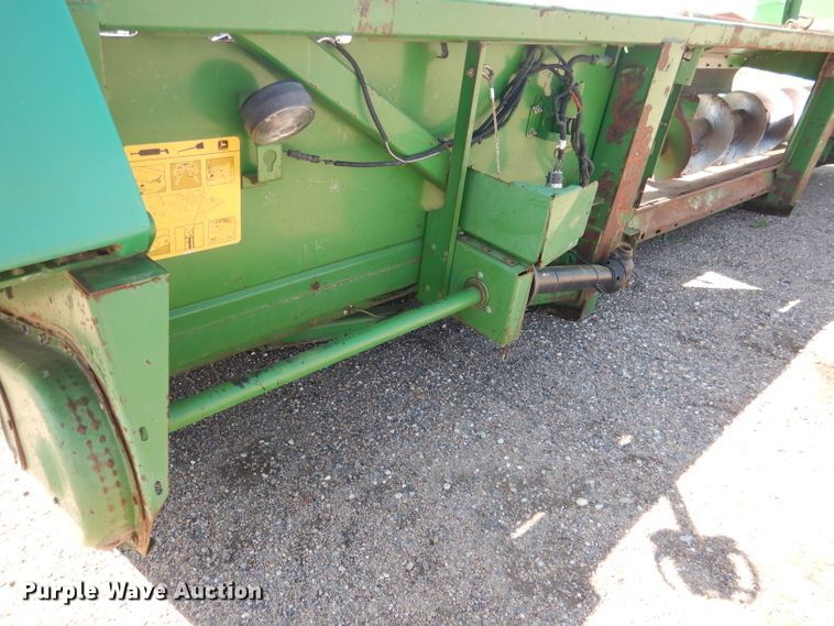 image for item DG5825 John Deere 893 corn head