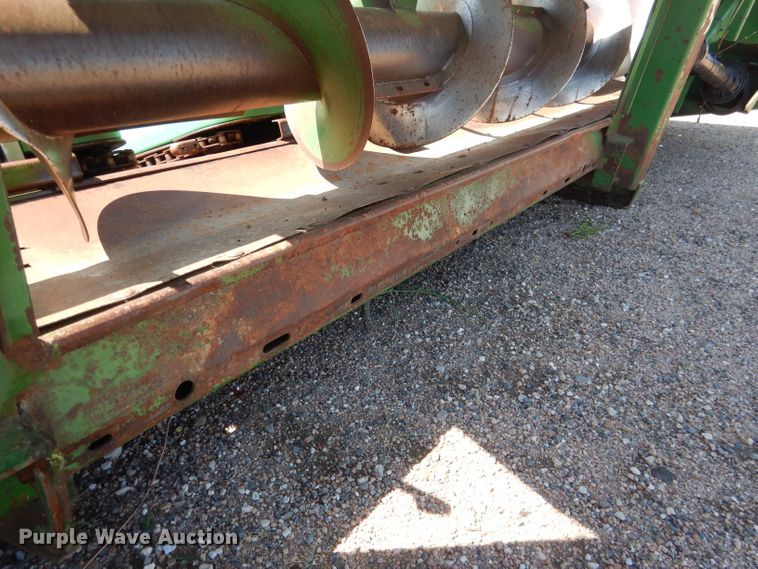 image for item DG5825 John Deere 893 corn head