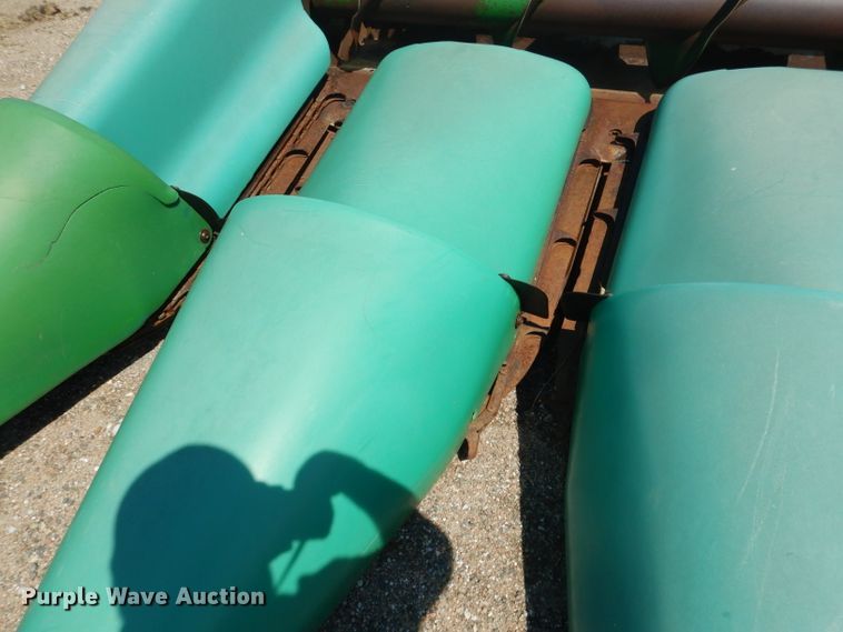 image for item DG5825 John Deere 893 corn head