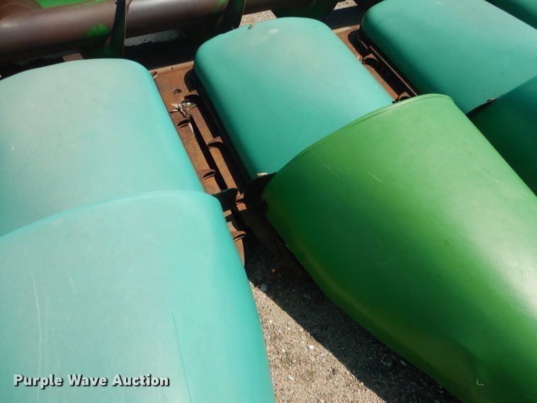 image for item DG5825 John Deere 893 corn head