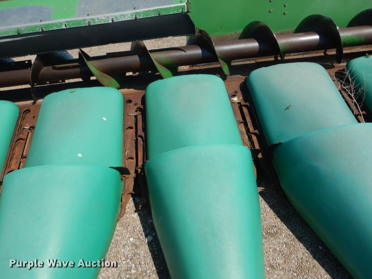 image for item DG5825 John Deere 893 corn head