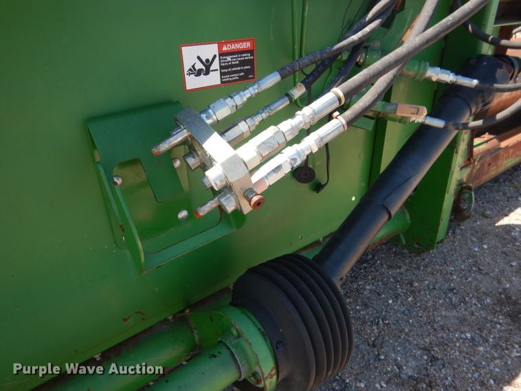 image for item DG5826 2001 John Deere 930F flex head
