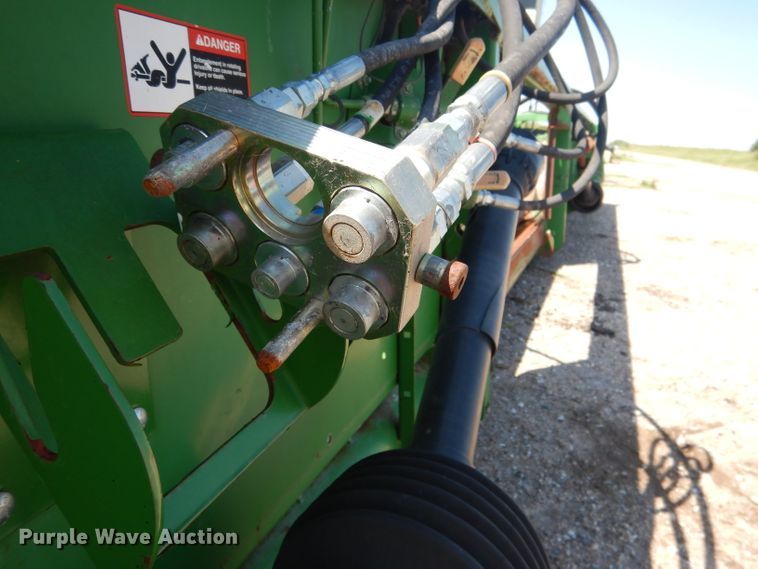 image for item DG5826 2001 John Deere 930F flex head