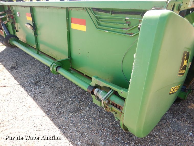 image for item DG5826 2001 John Deere 930F flex head