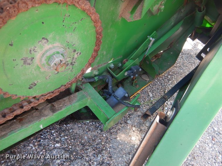 image for item DG5826 2001 John Deere 930F flex head