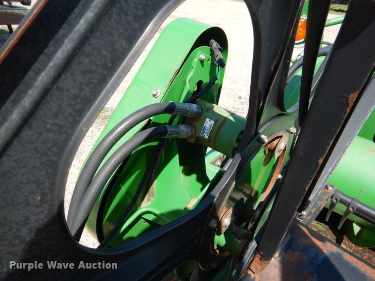 image for item DG5826 2001 John Deere 930F flex head