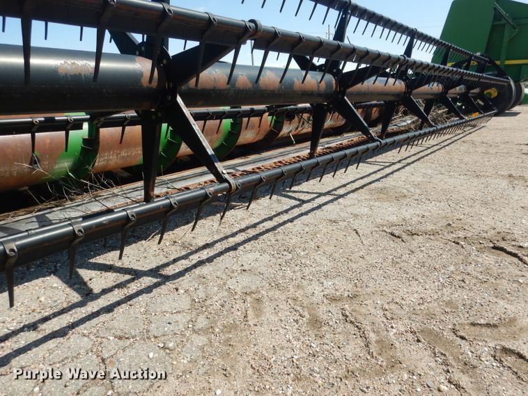 image for item DG5826 2001 John Deere 930F flex head