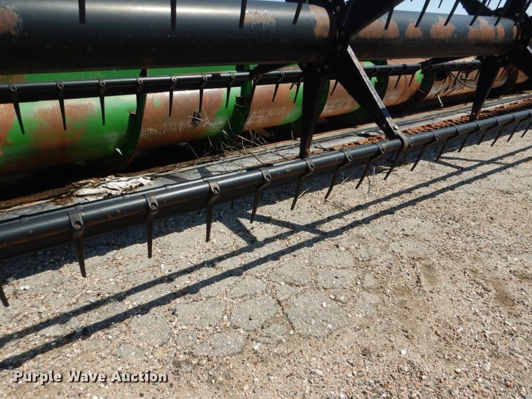 image for item DG5826 2001 John Deere 930F flex head