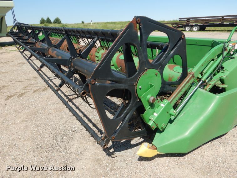image for item DG5826 2001 John Deere 930F flex head