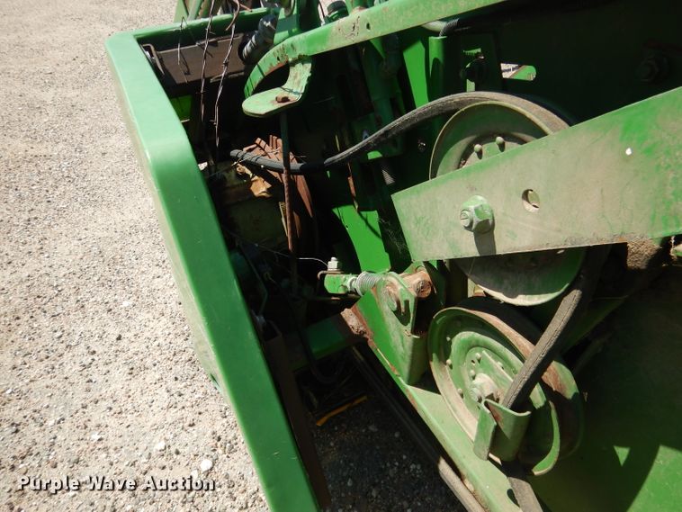 image for item DG5826 2001 John Deere 930F flex head