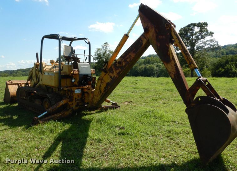 image for item DH2038 1971 John Deere 450B track loader