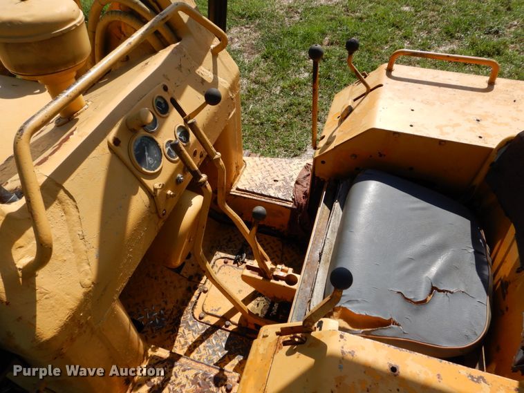 image for item DH2038 1971 John Deere 450B track loader