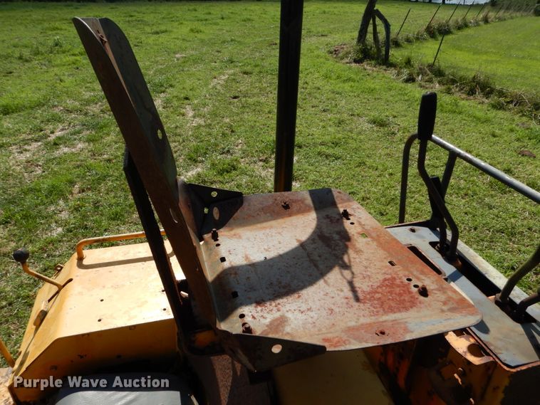 image for item DH2038 1971 John Deere 450B track loader