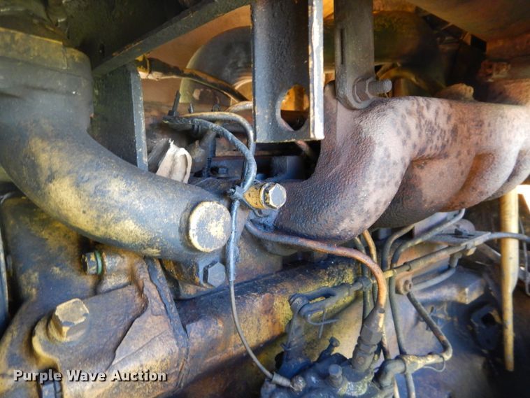 image for item DH2038 1971 John Deere 450B track loader