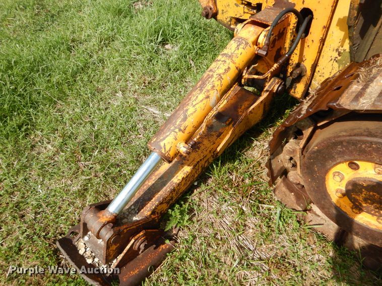 image for item DH2038 1971 John Deere 450B track loader