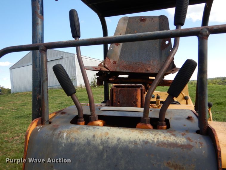 image for item DH2038 1971 John Deere 450B track loader