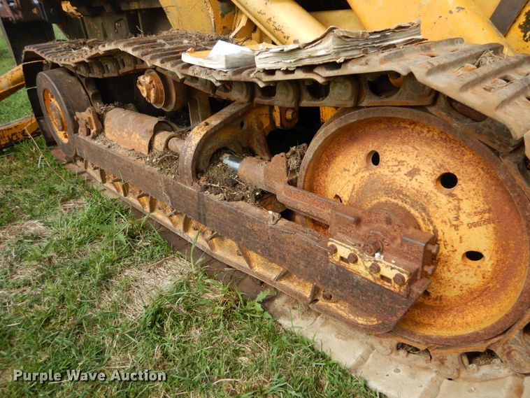 image for item DH2038 1971 John Deere 450B track loader