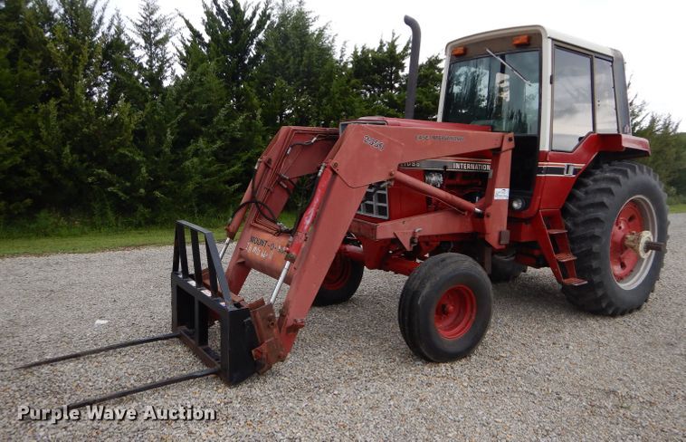 image for item DH2513 1981 International 1086 tractor