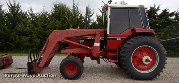 image for item DH2513 1981 International 1086 tractor