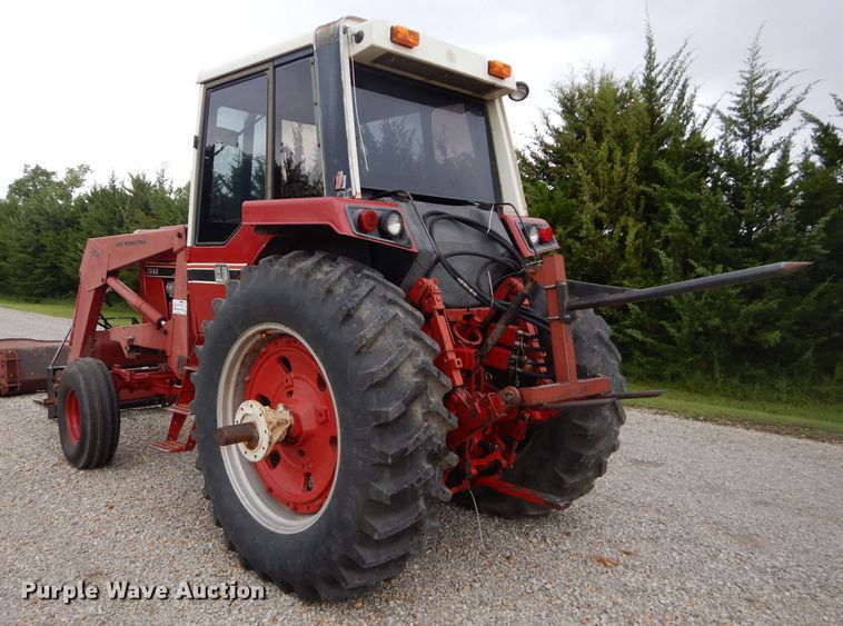 image for item DH2513 1981 International 1086 tractor
