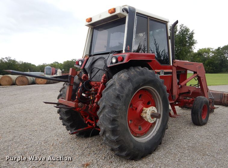 image for item DH2513 1981 International 1086 tractor