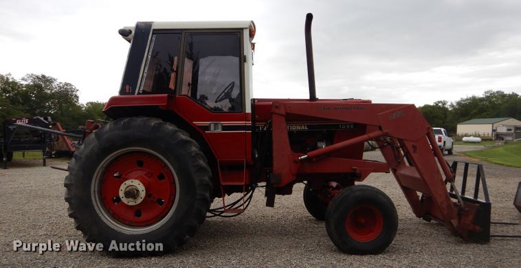 image for item DH2513 1981 International 1086 tractor