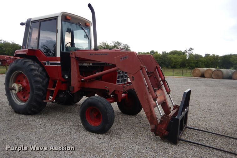 image for item DH2513 1981 International 1086 tractor