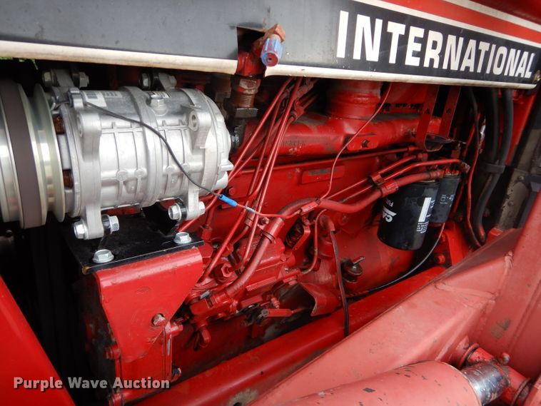 image for item DH2513 1981 International 1086 tractor