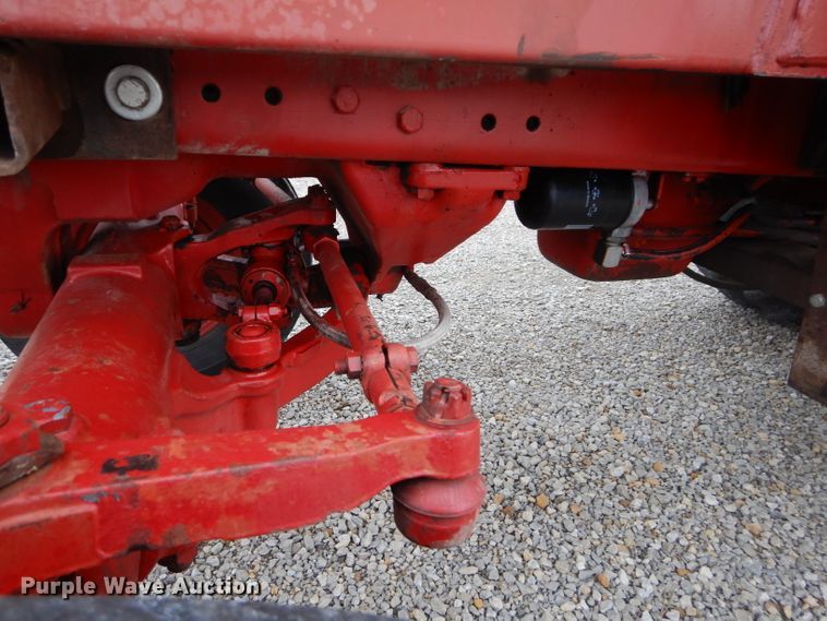 image for item DH2513 1981 International 1086 tractor