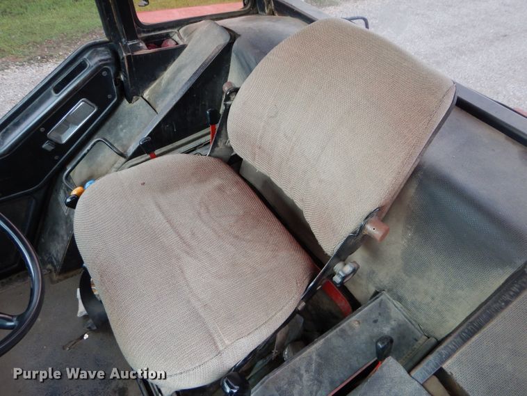 image for item DH2513 1981 International 1086 tractor